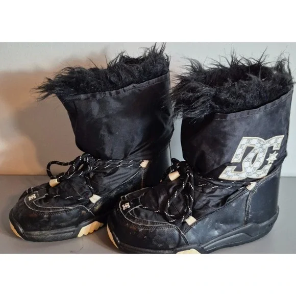 DC Womens Lodge Boots Snow Waterproof Faux Fur Black White US Size 8 (EUR 39) - Picture 2 of 7